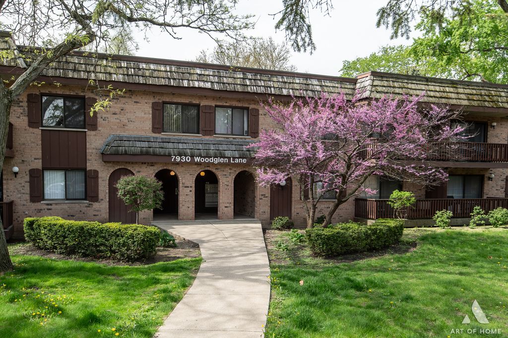 7930 Woodglen Lane 204, Downers Grove, IL 60516