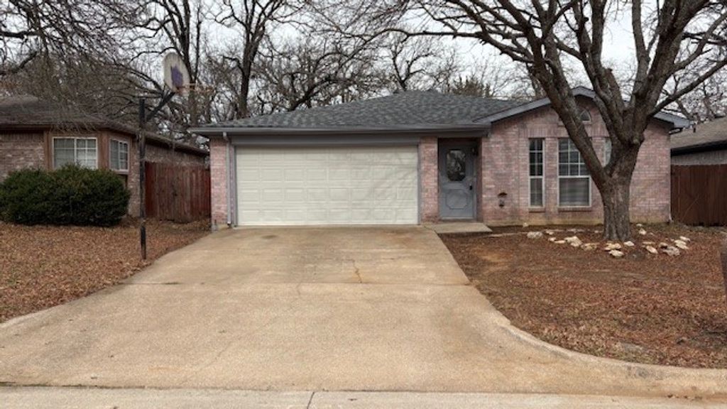 1302 Cardinal Oaks Drive, Mansfield, TX 76063
