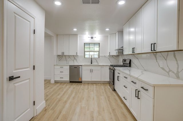 2601 Briarwood Drive, Plano, TX 75074