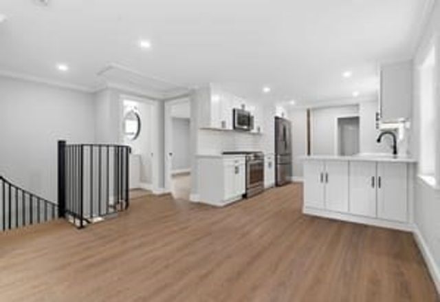 9 Walden Pond Ave, Saugus, MA 01906