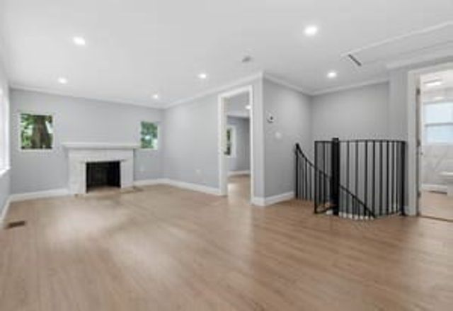 9 Walden Pond Ave, Saugus, MA 01906