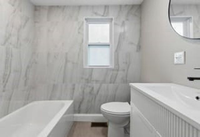 9 Walden Pond Ave, Saugus, MA 01906