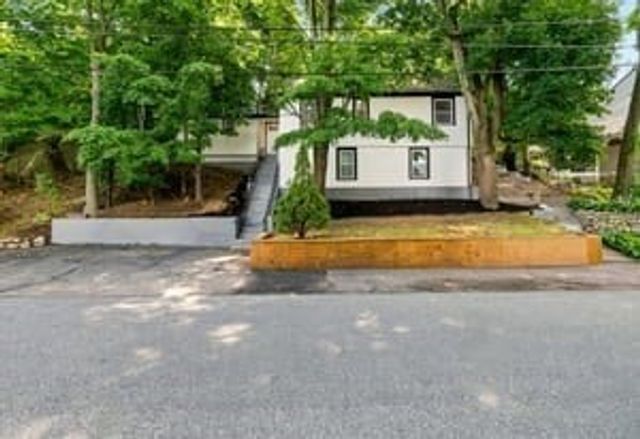 9 Walden Pond Ave, Saugus, MA 01906