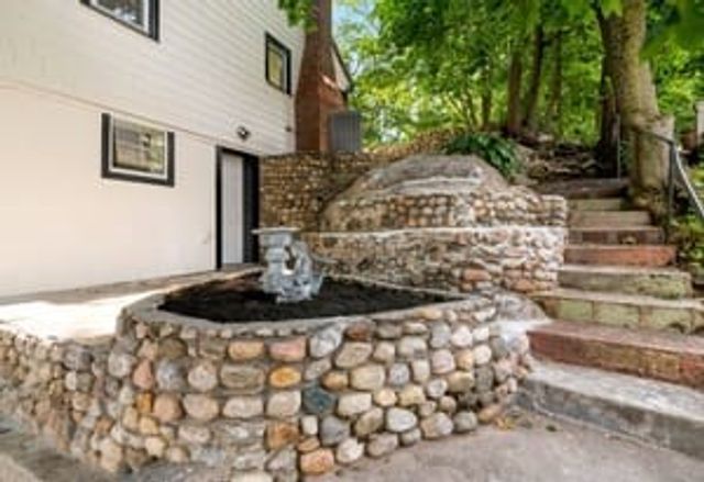 9 Walden Pond Ave, Saugus, MA 01906