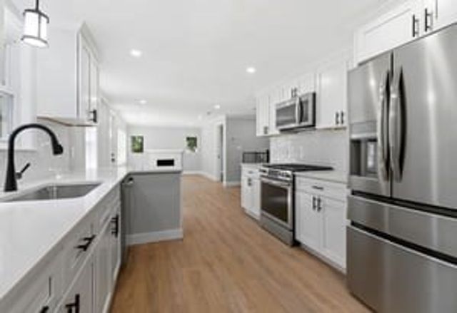 9 Walden Pond Ave, Saugus, MA 01906
