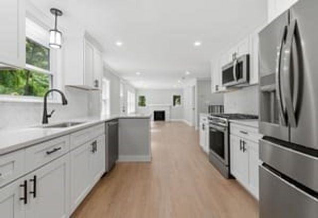 9 Walden Pond Ave, Saugus, MA 01906