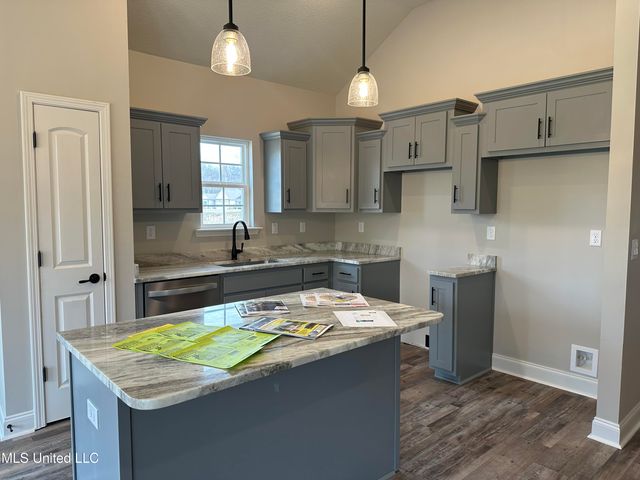 274 Country Garden Drive, Southaven, MS 38671