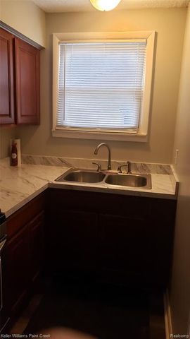 138 W Strathmore Avenue, Pontiac, MI 48340