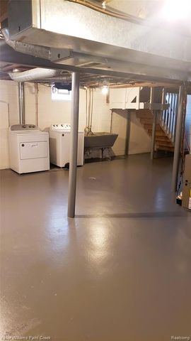 138 W Strathmore Avenue, Pontiac, MI 48340