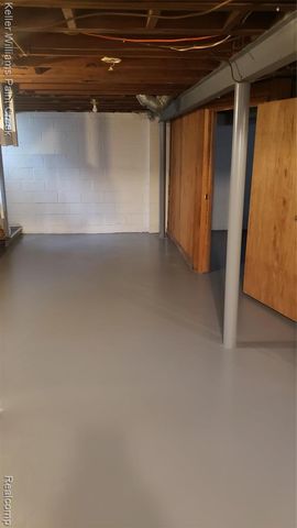 138 W Strathmore Avenue, Pontiac, MI 48340