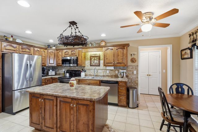 262 Green Grass Way, Manchester, TN 37355