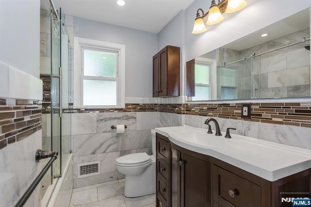 409 Farnham Avenue, Lodi, NJ 07644