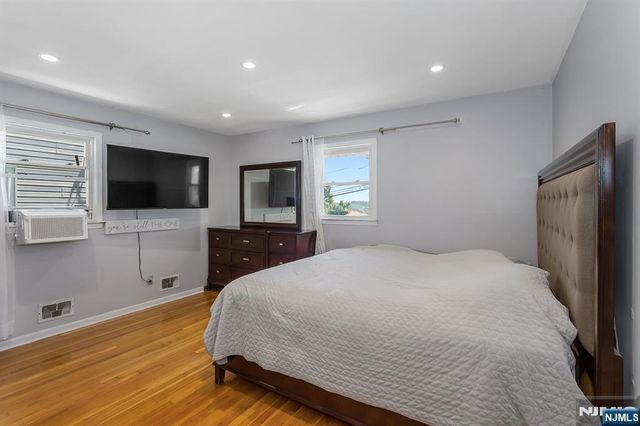 409 Farnham Avenue, Lodi, NJ 07644