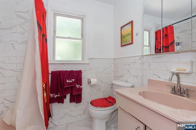 409 Farnham Avenue, Lodi, NJ 07644