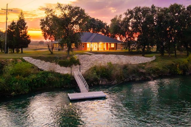 22890 Blue Jay Lane, Anderson, CA 96007