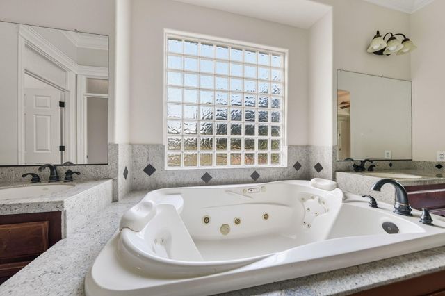 22890 Blue Jay Lane, Anderson, CA 96007