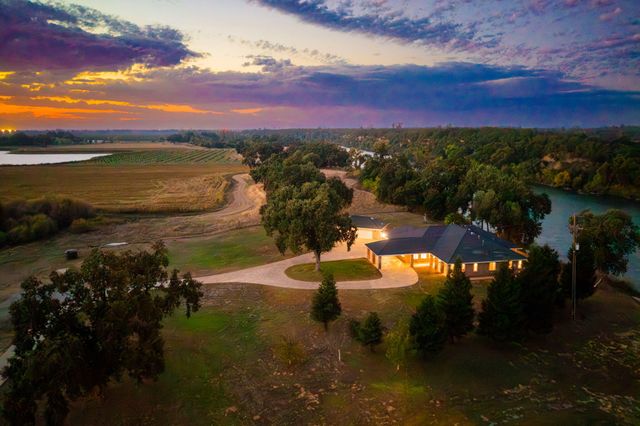 22890 Blue Jay Lane, Anderson, CA 96007