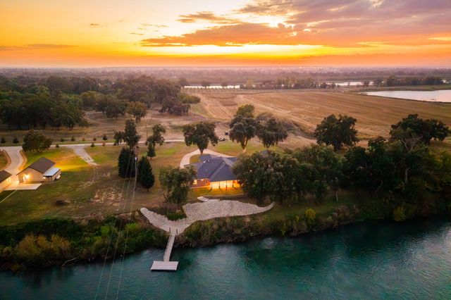 22890 Blue Jay Lane, Anderson, CA 96007