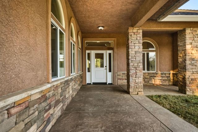 22890 Blue Jay Lane, Anderson, CA 96007