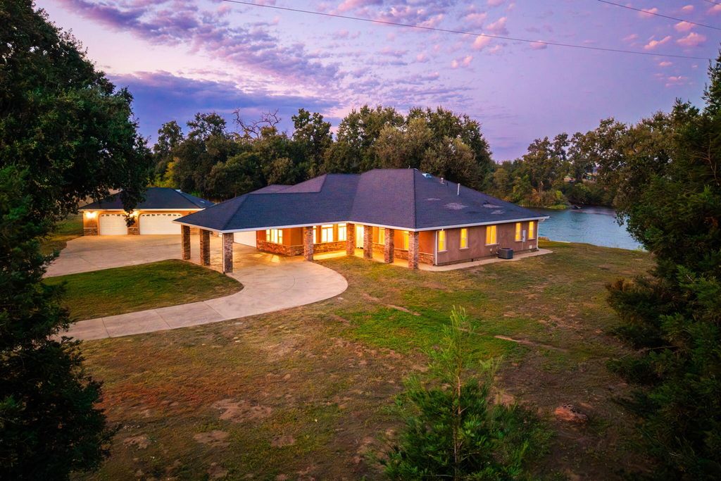 22890 Blue Jay Lane, Anderson, CA 96007