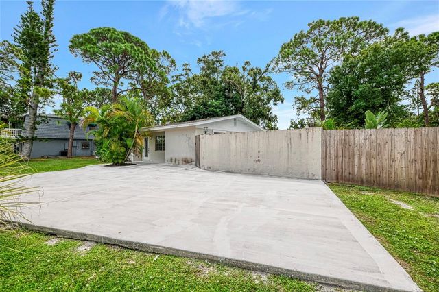 2136 BRUECKNER DRIVE, Sarasota, FL 34231