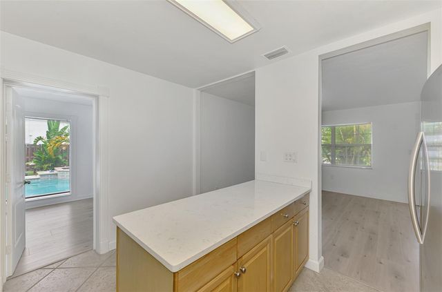2136 BRUECKNER DRIVE, Sarasota, FL 34231