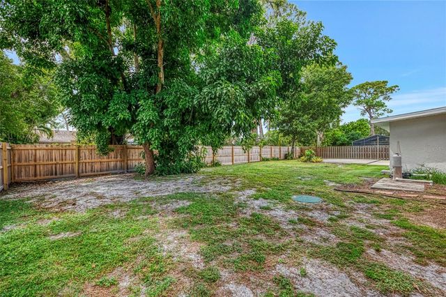 2136 BRUECKNER DRIVE, Sarasota, FL 34231