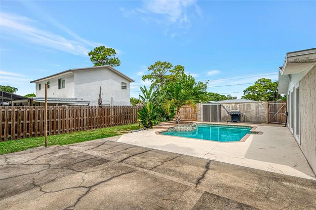 2136 BRUECKNER DRIVE, Sarasota, FL 34231