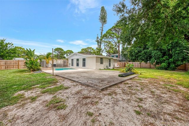 2136 BRUECKNER DRIVE, Sarasota, FL 34231