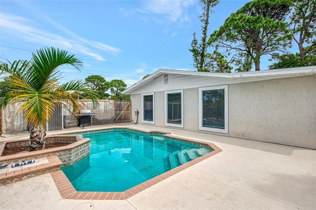 2136 BRUECKNER DRIVE, Sarasota, FL 34231