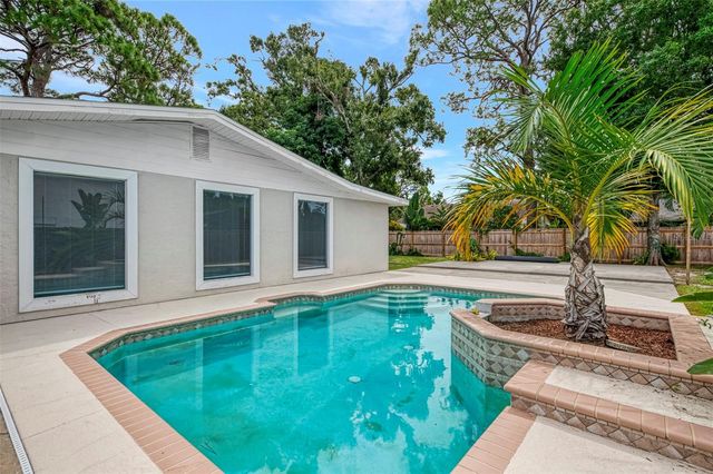 2136 BRUECKNER DRIVE, Sarasota, FL 34231