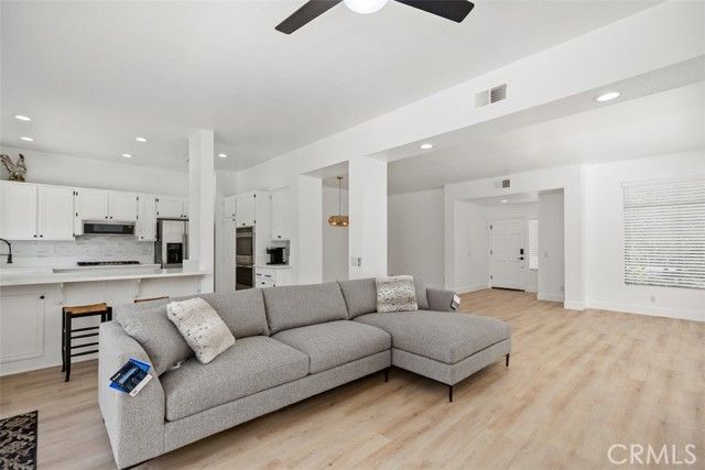 31 Oak Knolls, Laguna Hills, CA 92679