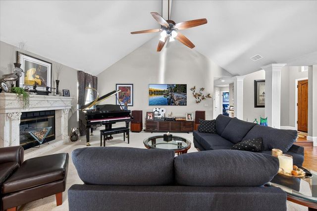 1425 E Decatur Avenue, Fresno, CA 93720