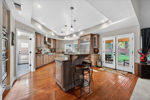 1425 E Decatur Avenue, Fresno, CA 93720