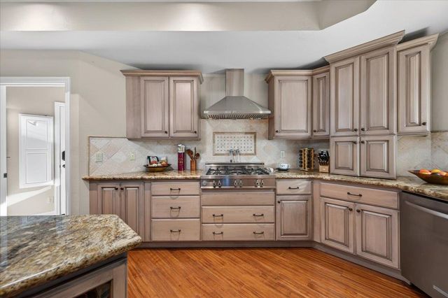 1425 E Decatur Avenue, Fresno, CA 93720