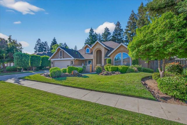 1425 E Decatur Avenue, Fresno, CA 93720