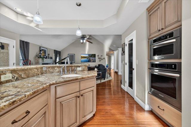 1425 E Decatur Avenue, Fresno, CA 93720