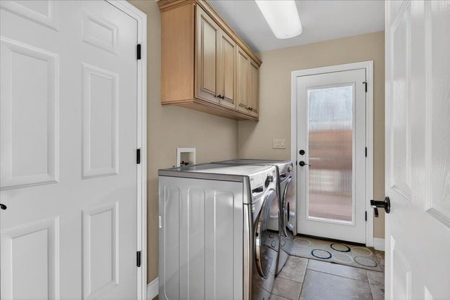 1425 E Decatur Avenue, Fresno, CA 93720