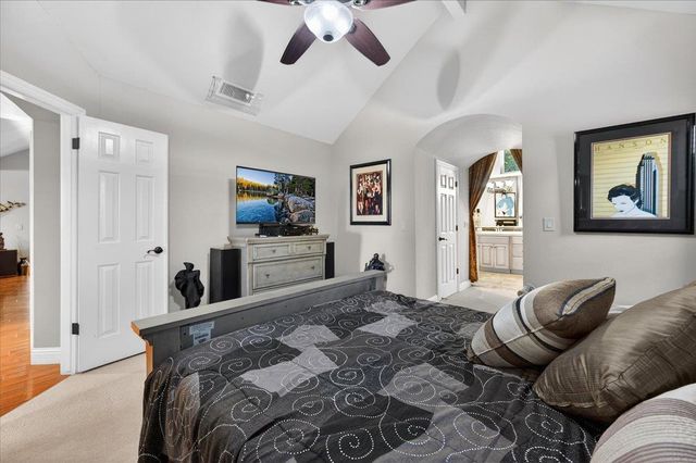 1425 E Decatur Avenue, Fresno, CA 93720