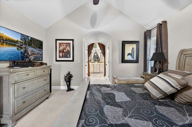 1425 E Decatur Avenue, Fresno, CA 93720