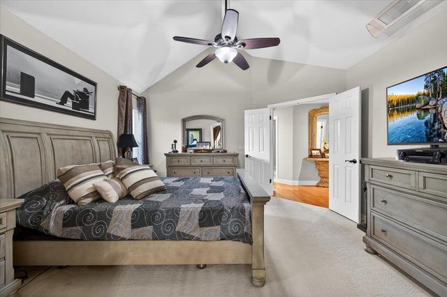 1425 E Decatur Avenue, Fresno, CA 93720