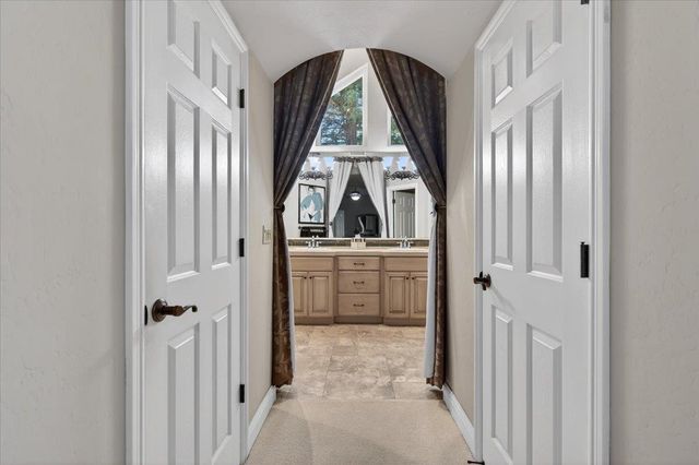 1425 E Decatur Avenue, Fresno, CA 93720