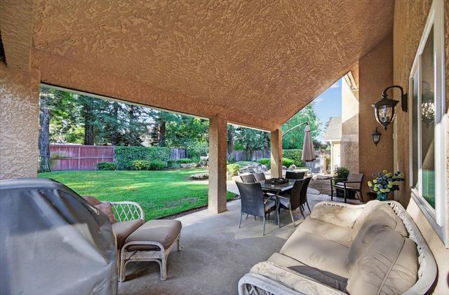 1425 E Decatur Avenue, Fresno, CA 93720