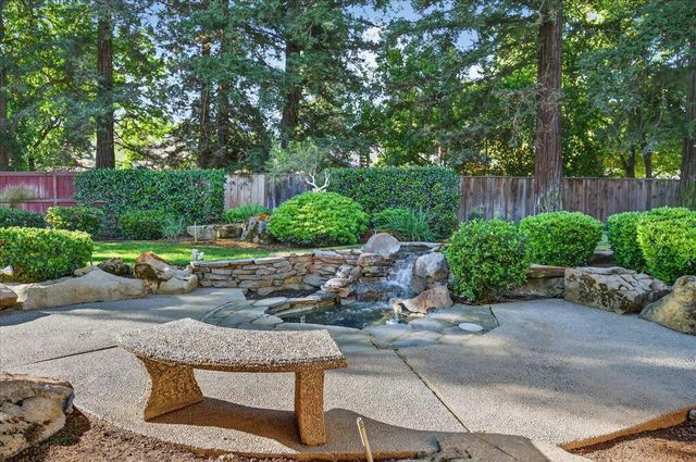 1425 E Decatur Avenue, Fresno, CA 93720