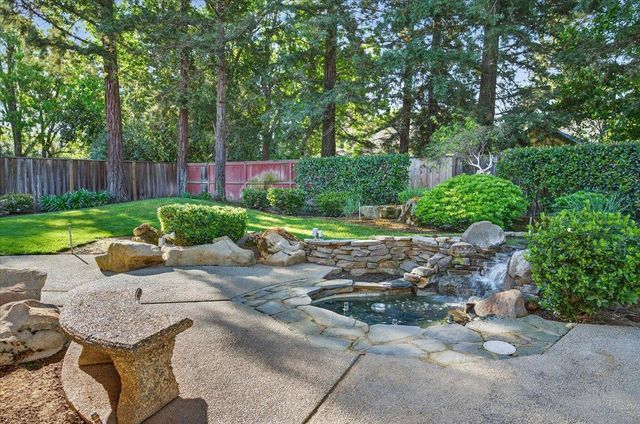 1425 E Decatur Avenue, Fresno, CA 93720