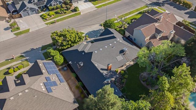 1425 E Decatur Avenue, Fresno, CA 93720