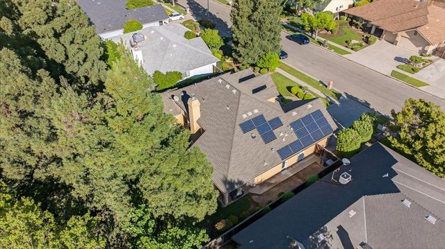 1425 E Decatur Avenue, Fresno, CA 93720