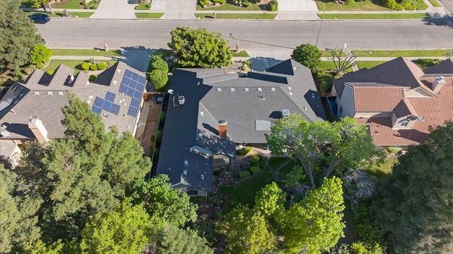 1425 E Decatur Avenue, Fresno, CA 93720