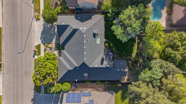 1425 E Decatur Avenue, Fresno, CA 93720