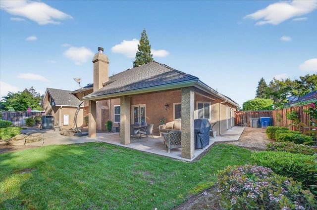 1425 E Decatur Avenue, Fresno, CA 93720